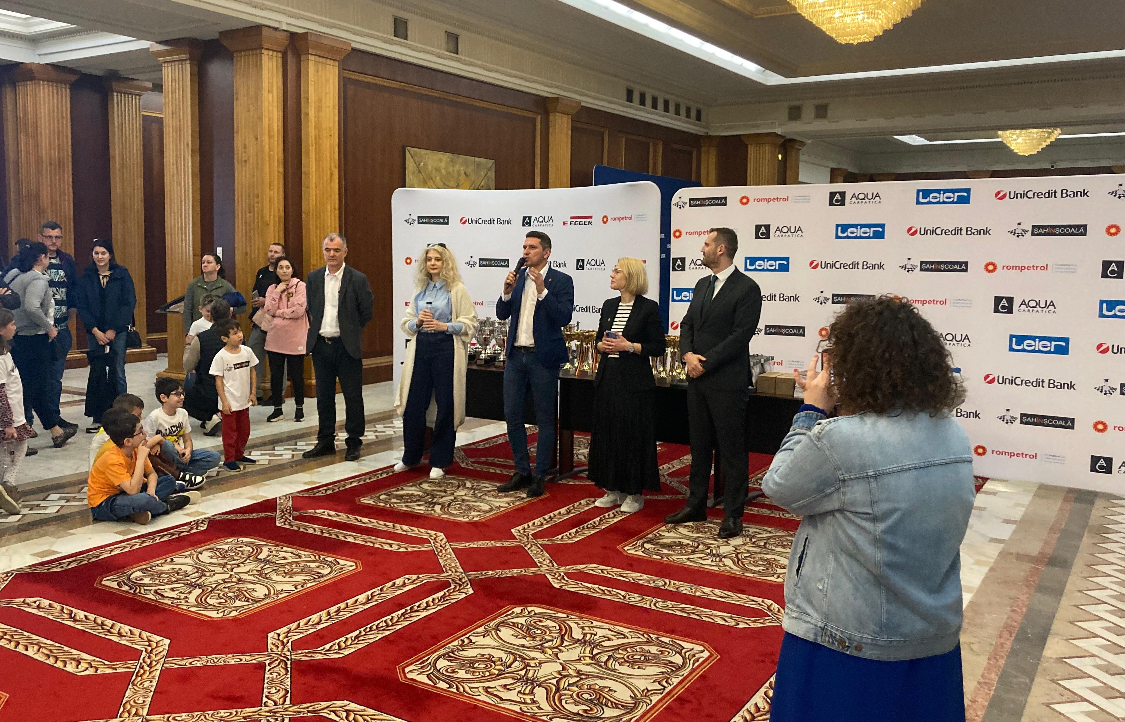 175 de copii au participat la un concurs de șah, în Parlamentul României, organizat de USR și asociația „Șah în școală”